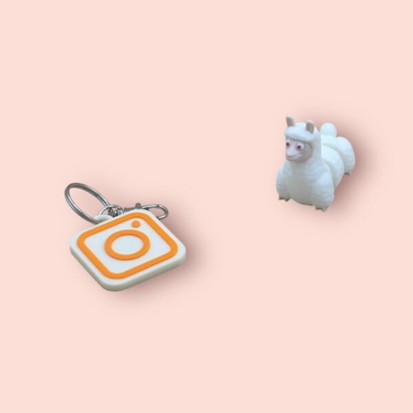 Articulated Segmented Llama Figurine – 3D-Printed Fidget & Desk Décor - Image 4