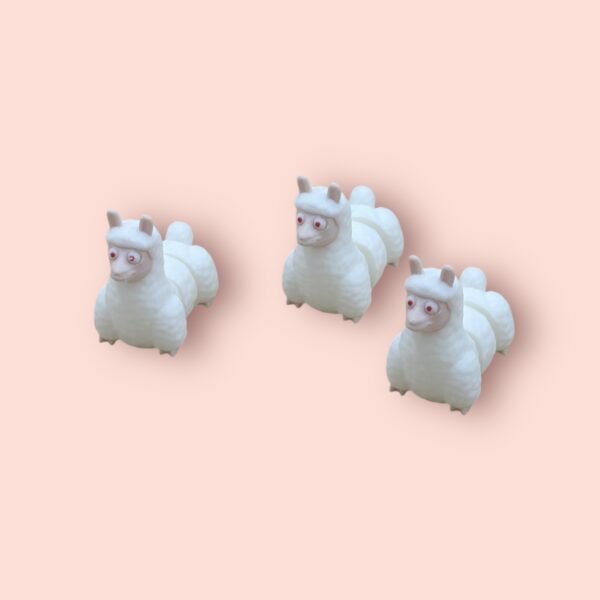 Articulated Segmented Llama Figurine – 3D-Printed Fidget & Desk Décor - Image 3