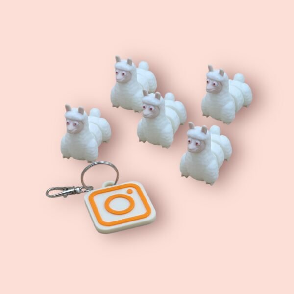 Articulated Segmented Llama Figurine – 3D-Printed Fidget & Desk Décor - Image 5