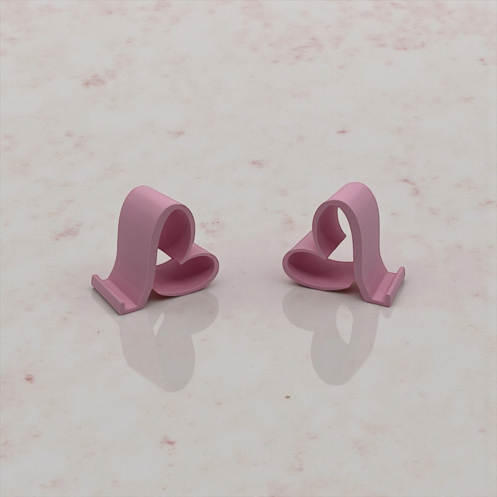 Heart-Shaped Phone Stand - Image 2